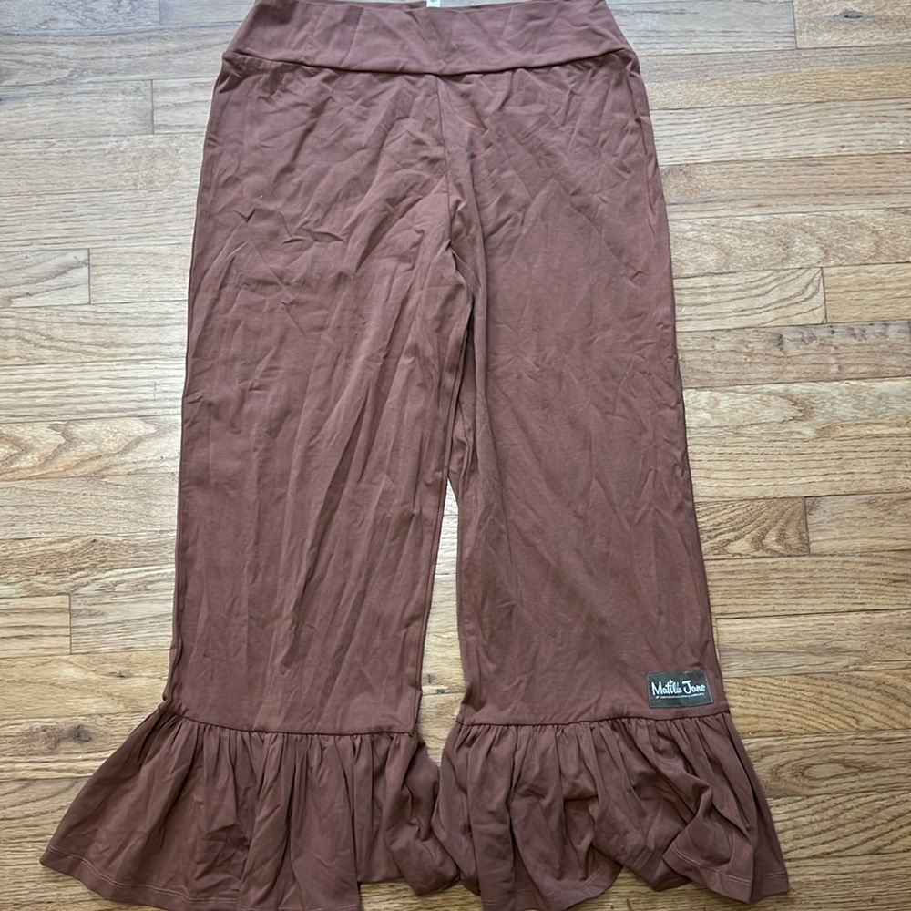 Matilda Jane Brown Women’s flair leggings. Size Large